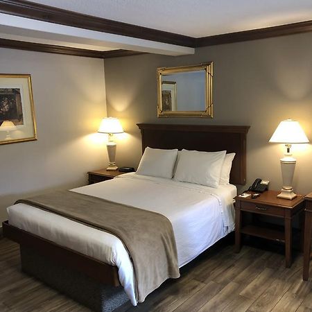 Talbot Trail Inn & Suites Leamington Εξωτερικό φωτογραφία