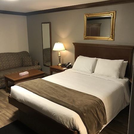 Talbot Trail Inn & Suites Leamington Εξωτερικό φωτογραφία