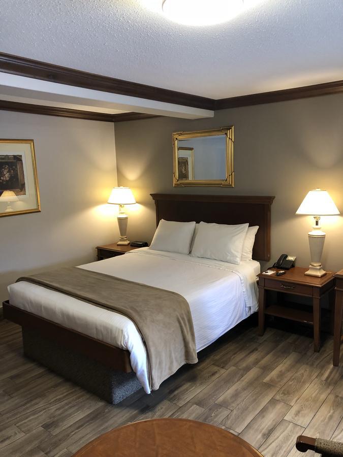 Talbot Trail Inn & Suites Leamington Εξωτερικό φωτογραφία