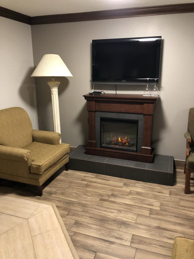 Talbot Trail Inn & Suites Leamington Εξωτερικό φωτογραφία