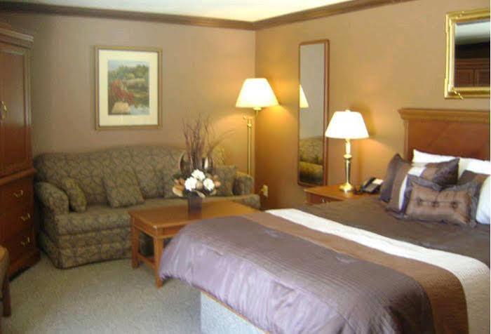 Talbot Trail Inn & Suites Leamington Εξωτερικό φωτογραφία