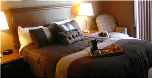 Talbot Trail Inn & Suites Leamington Εξωτερικό φωτογραφία