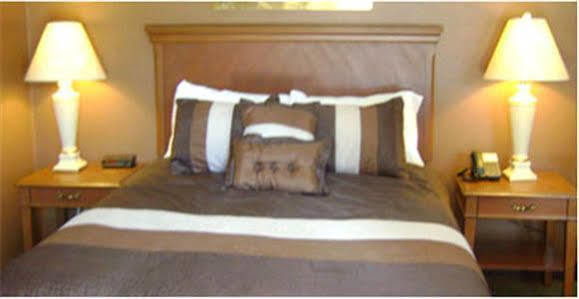 Talbot Trail Inn & Suites Leamington Εξωτερικό φωτογραφία