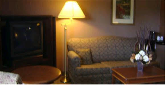 Talbot Trail Inn & Suites Leamington Εξωτερικό φωτογραφία