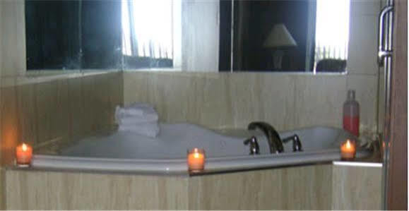 Talbot Trail Inn & Suites Leamington Εξωτερικό φωτογραφία