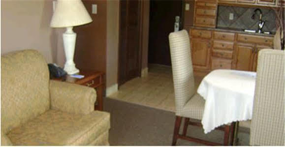 Talbot Trail Inn & Suites Leamington Εξωτερικό φωτογραφία